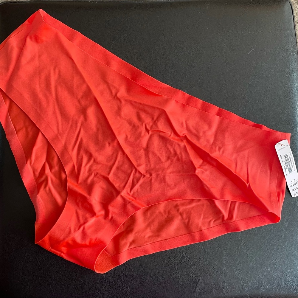 NWT Victoria’s Secret No Show Sexy Hip Hugger